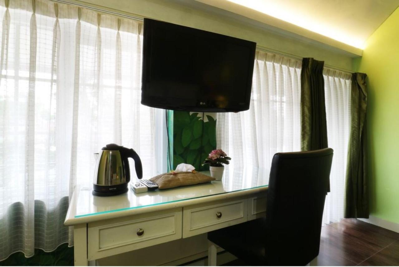 La Nostalgie Boutique Guest House Bandung Exterior foto