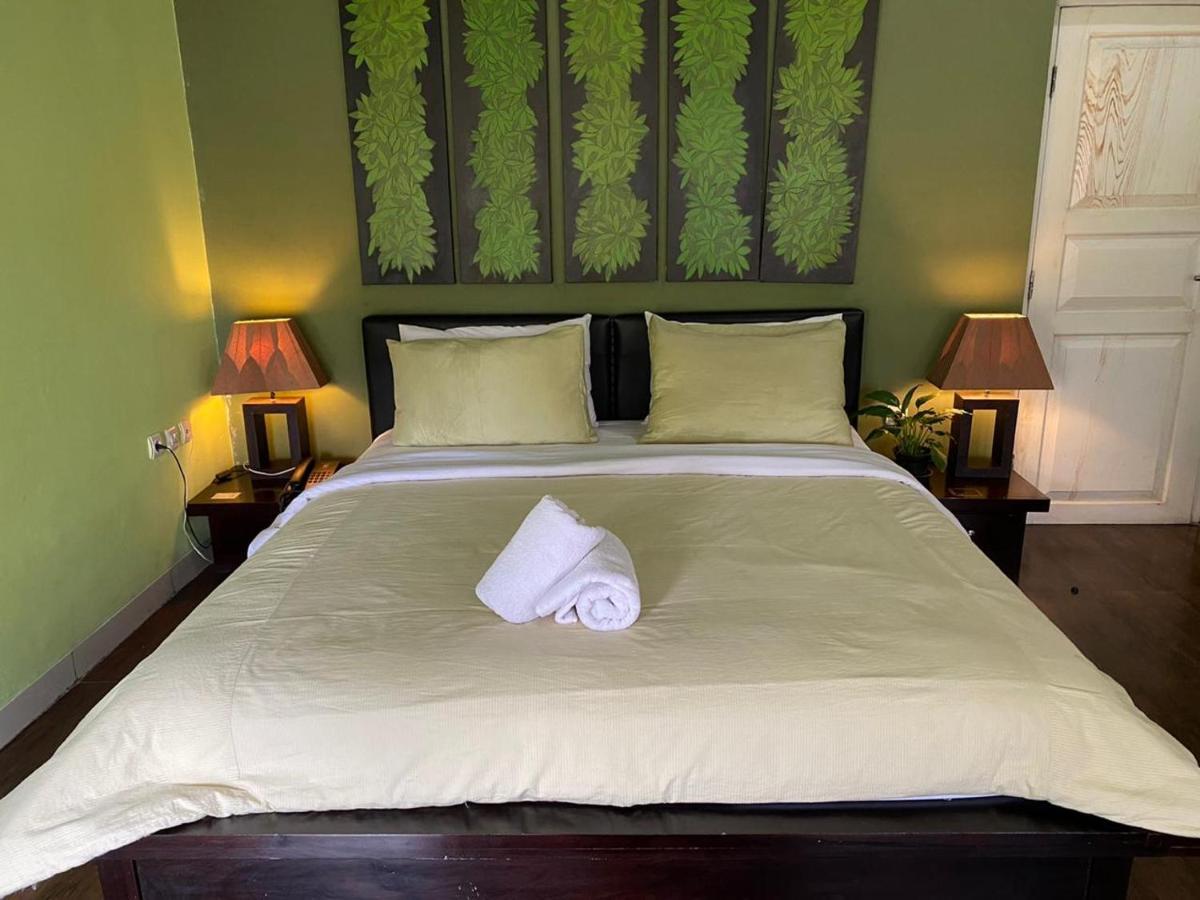 La Nostalgie Boutique Guest House Bandung Exterior foto