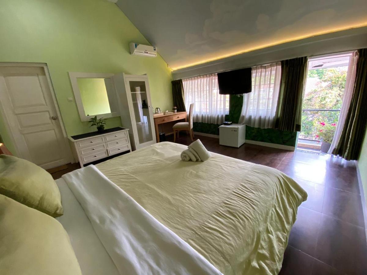 La Nostalgie Boutique Guest House Bandung Exterior foto